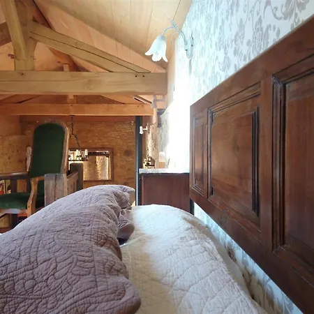 Domaine De Cournet Haut, A 17th Century Set On A Calm, Idyllic Domain With Pool, Tennis, Bikes And