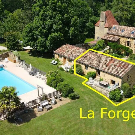 Domaine De Cournet Haut, A 17th Century Set On A Calm, Idyllic Domain With Pool, Tennis, Bikes And *