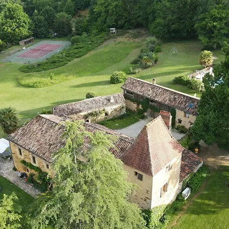 Domaine De Cournet Haut, A 17th Century Set On A Calm, Idyllic Domain With Pool, Tennis, Bikes And