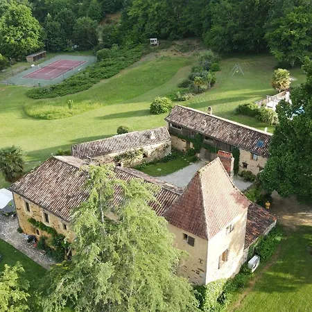 Domaine De Cournet Haut, A 17th Century Set On A Calm, Idyllic Domain With Pool, Tennis, Bikes And