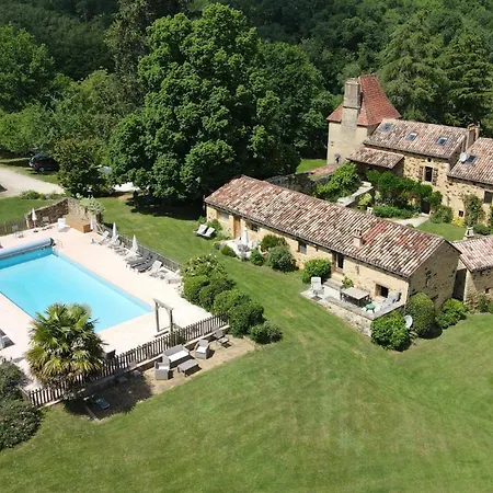 Domaine De Cournet Haut, A 17th Century Set On A Calm, Idyllic Domain With Pool, Tennis, Bikes And