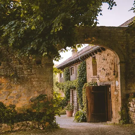 Domaine De Cournet Haut, A 17th Century Set On A Calm, Idyllic Domain With Pool, Tennis, Bikes And Les Vauries