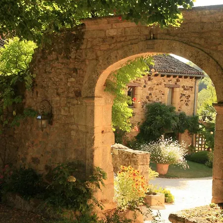 Domaine De Cournet Haut, A 17th Century Set On A Calm, Idyllic Domain With Pool, Tennis, Bikes And Les Vauries