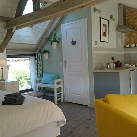 Domaine De Cournet Haut, A 17th Century Set On A Calm, Idyllic Domain With Pool, Tennis, Bikes And